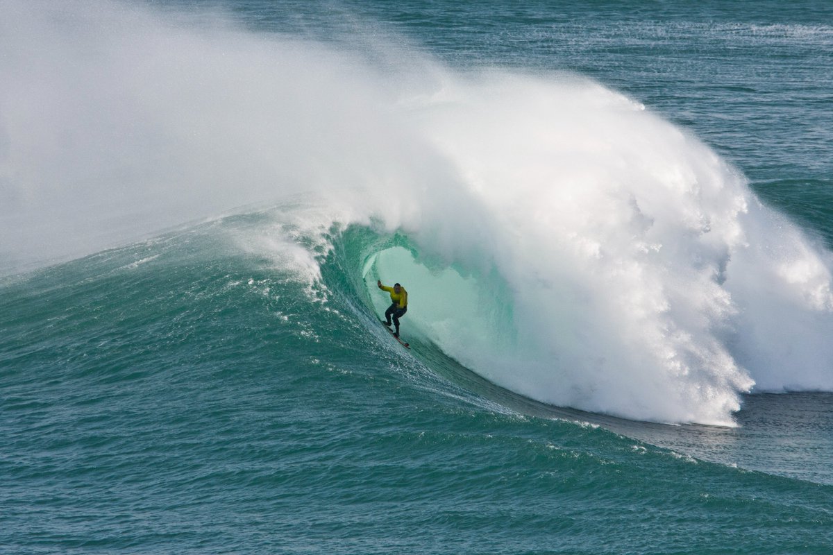 ClauMatias's tweet photo. Today, 👉Watch Live @ https://t.co/SxVzWusAF2 WSL Big Wave Tour event, the Nazaré Challenge the best surfers in the world surfing 🏄giants waves 🌊 at Praia do Norte- in Portugal 🇵🇹 #timetoSurf
Beautiful sunny day in Nazaré 😎🌞🤙 https://t.co/iNqcN9x2hv