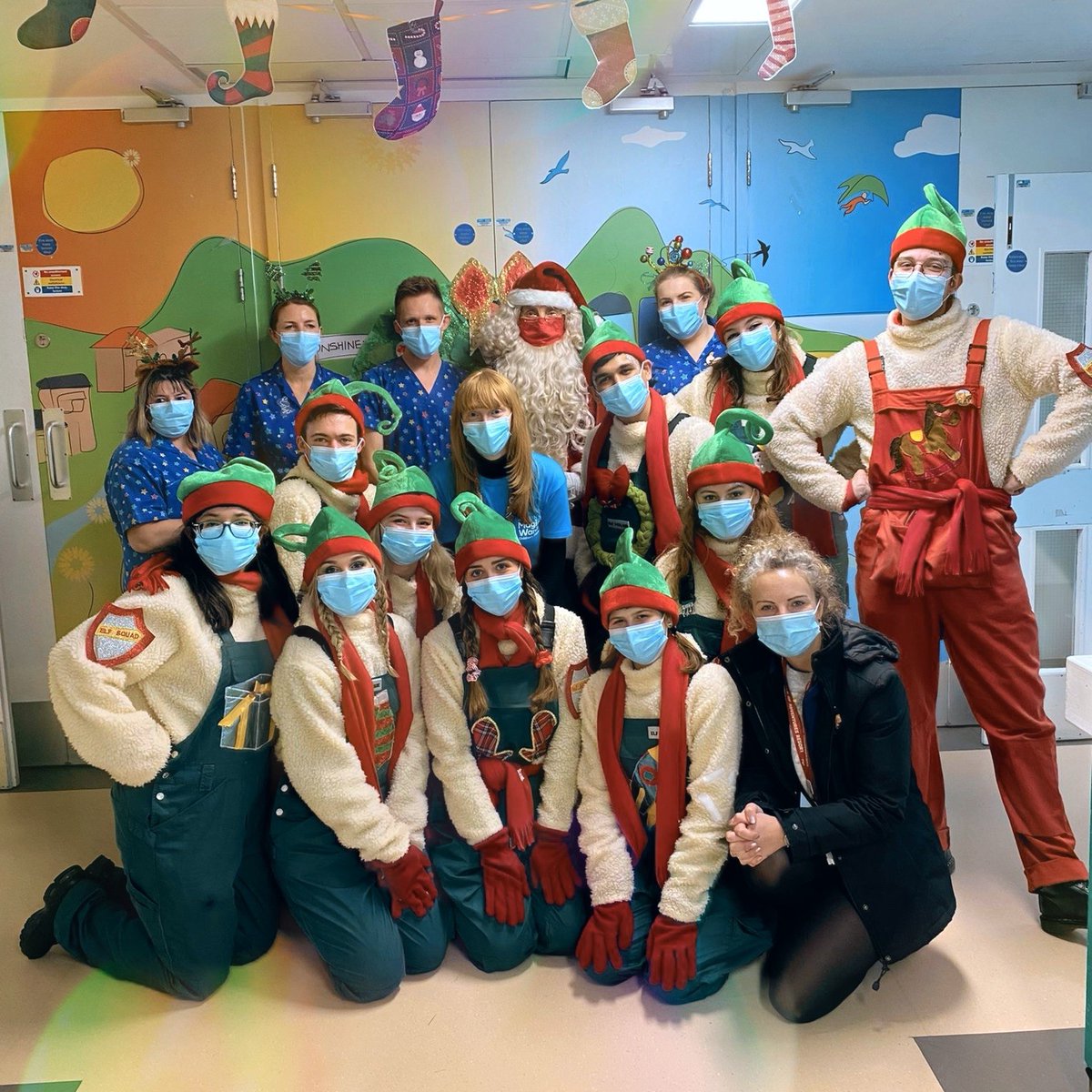 CWOA's tweet photo. Ahead of the big day, Father Christmas and his Elves left Chessington and sprinkled some magic across a handful local hospitals - including Kingston and Epsom Hospital - to meet the children in their care and deliver some early festive treats. 🎅 ✨ https://t.co/5RYBVOvC50