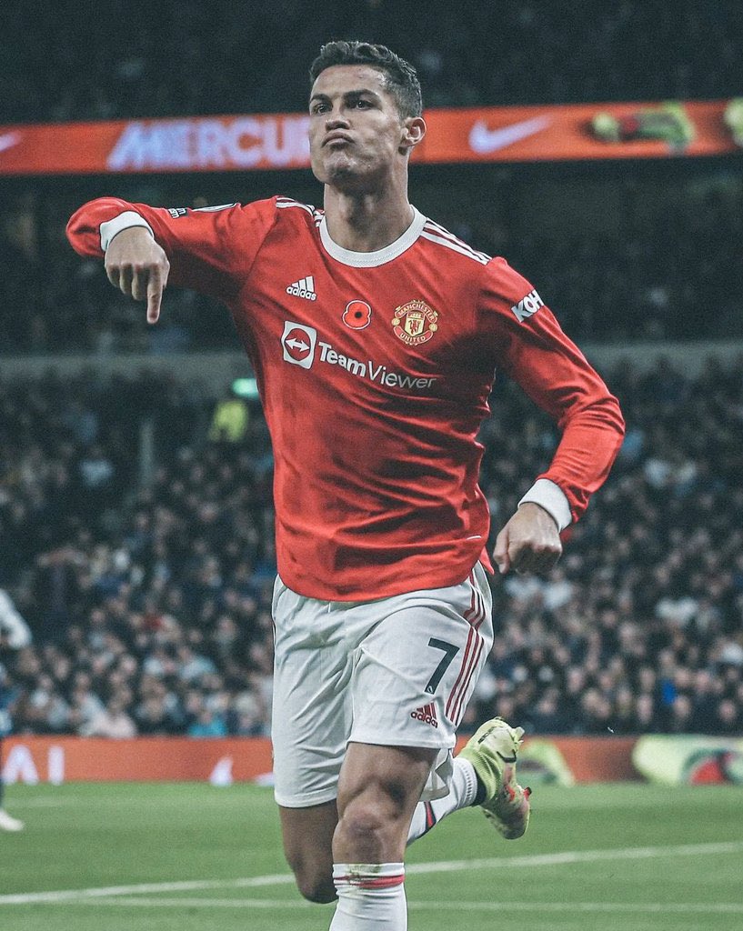 Messiah4life's tweet photo. PSG fans: “We go win”
CR7 : for here??? https://t.co/wG3ULTT7xL