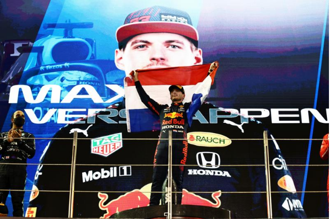Crowned F1 World Champion in the 2021 season-Max Verstappen!🏆🇳🇱💪