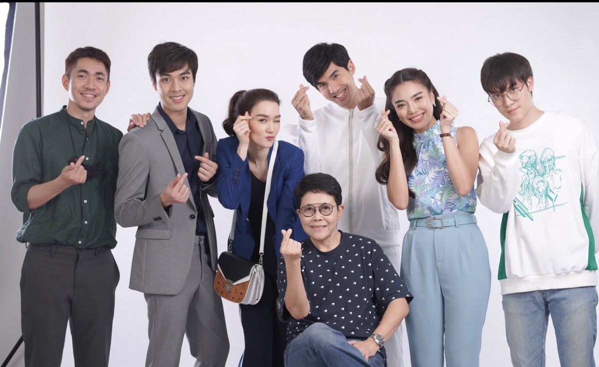 KhunpinNathanan's tweet photo. ไม่รู้จะขอบคุณยังไงดี กับเด็กๆทุกคนที่มาร่วมงานกันด้วยความสนุกและมีความสุขจริงๆ ขอบคุณพี่เต๋อ พี่ปรางที่ให้เกียรติอาปิ่น ขอให้ทุกคนมีแต่ความสุขความเจริญจนกว่าเราจะได้พบกันใหม่นะนะ😃🙏😄#Helpmeคุณผีตอนจบ https://t.co/90jaLRaOiE