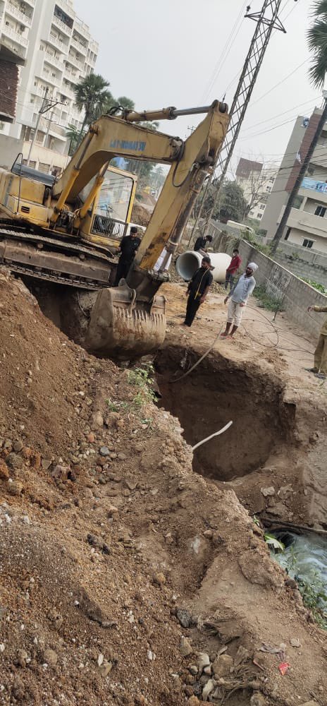 samrat0909's tweet photo. @bandlagudajagir is this by BJMC ? The digging has resulted in internet outage to the entire area https://t.co/EMepGRTSvZ