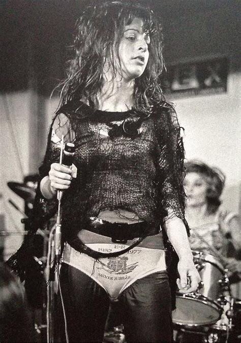 BAPF61's tweet photo. ARI UP 🖤🔥🌹🔥🖤 #ariup 
Ariane Daniele Forster (1962 –2010) 
 📷 first  beautiful photo by #BrianNevill 📷 featured in the #SamKnee’s book ‘Untypical Girls’ #TheSlits https://t.co/j9KkorZO5V
