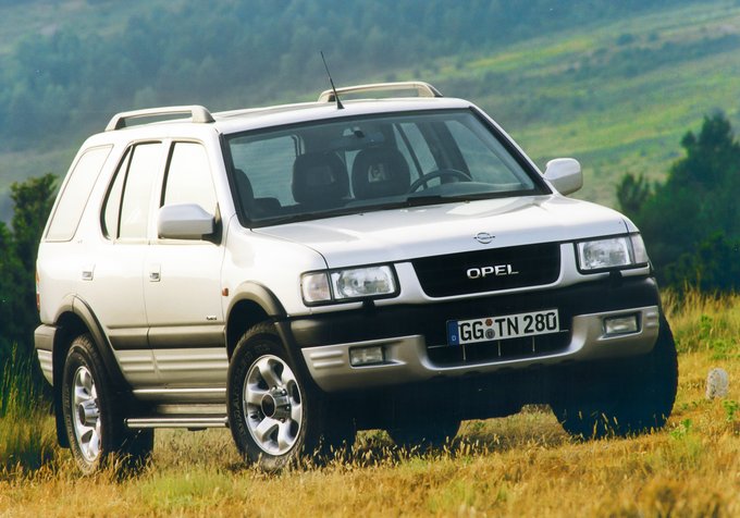 El #OpelFrontera introdujo una nueva experiencia de conducción en el sector todoterreno. Este mítico de #Opel estaba cualificado para afrontar terrenos difíciles sin sacrificar la mejor experiencia de conducción en el viaje de la vida. Ejemplo que a todos nos puede servir. 🤩💚