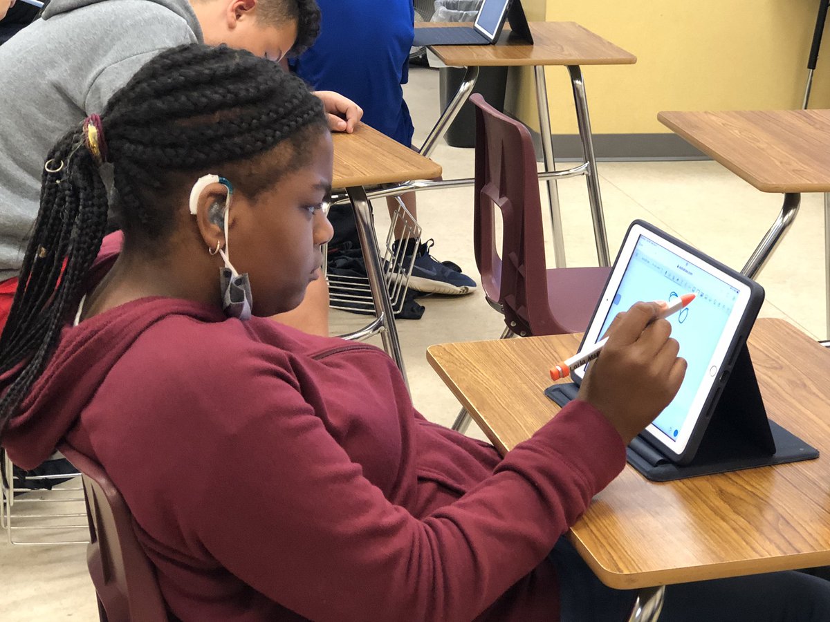KitKatEDU's tweet photo. I thoroughly enjoyed working with all 6th grade Ss at @_OMSEagles as they got started with their new @Logitech Crayons…the possibilities for creativity are endless!

#CSD12days #12DaysofTwitter  @GoogleForEdu #educoach #edchat #ETCoaches  #edtech @AppleEDU #EveryoneCanCreate https://t.co/LLoZ5V6VDw