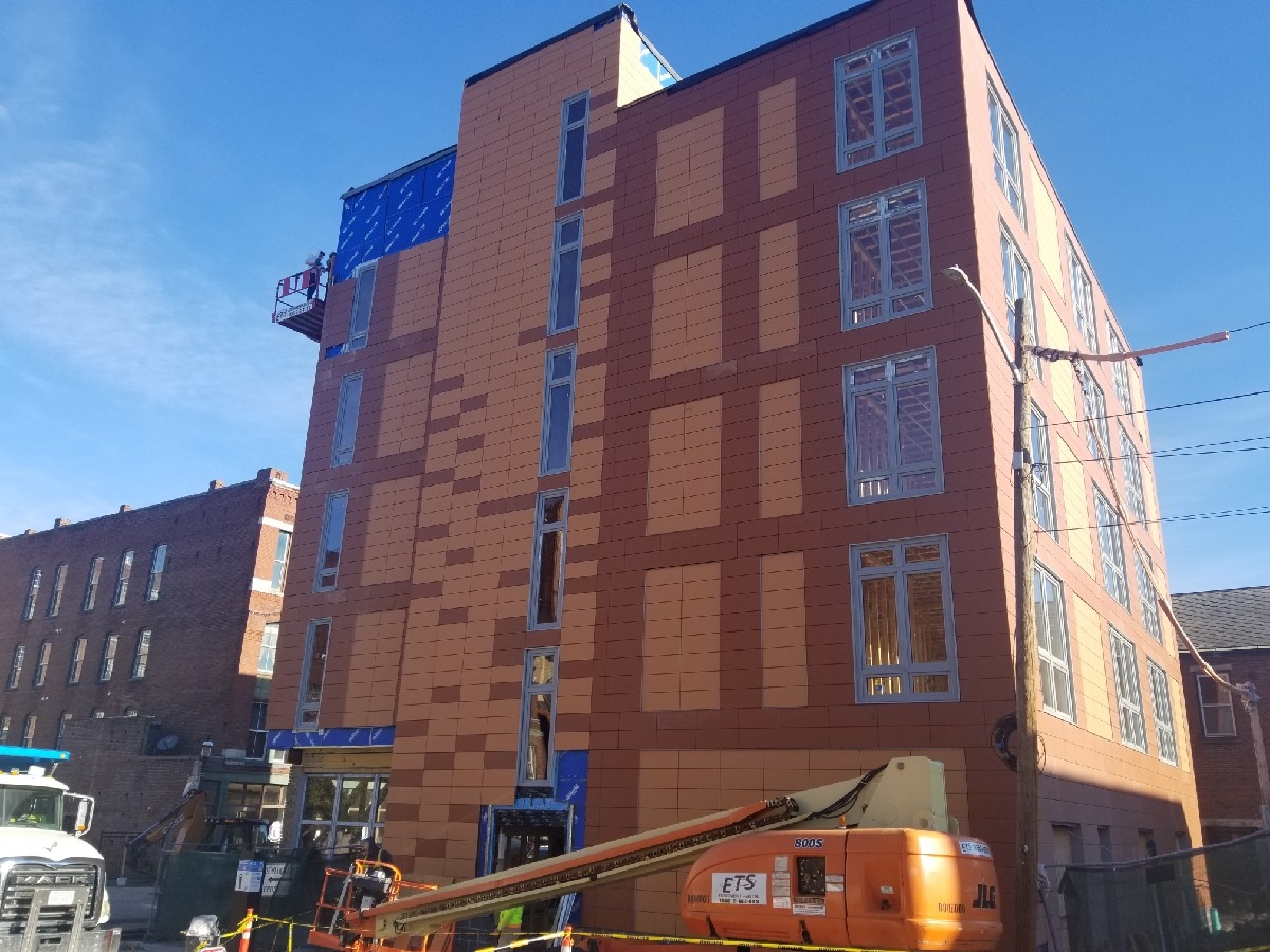VStudioA's tweet image. The Carter arises! I am particularly proud of the terra Cotta facade, which feels contextual amongst the masonry lofts buildings surrounding it. As well, the layouts are superb, with 24 creative micro units.