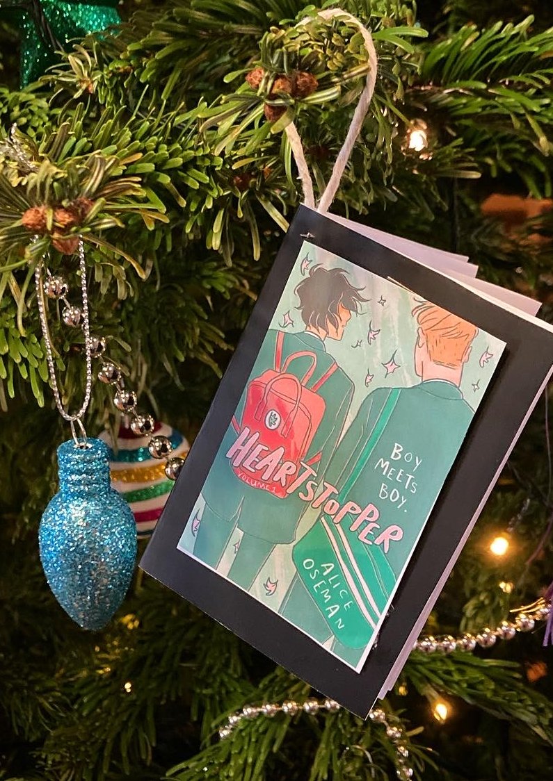 BedalesLibrary's tweet image. Check out our mini book decorations, made for the library Christmas tree by Junior Lit Soc! #schoollibrary