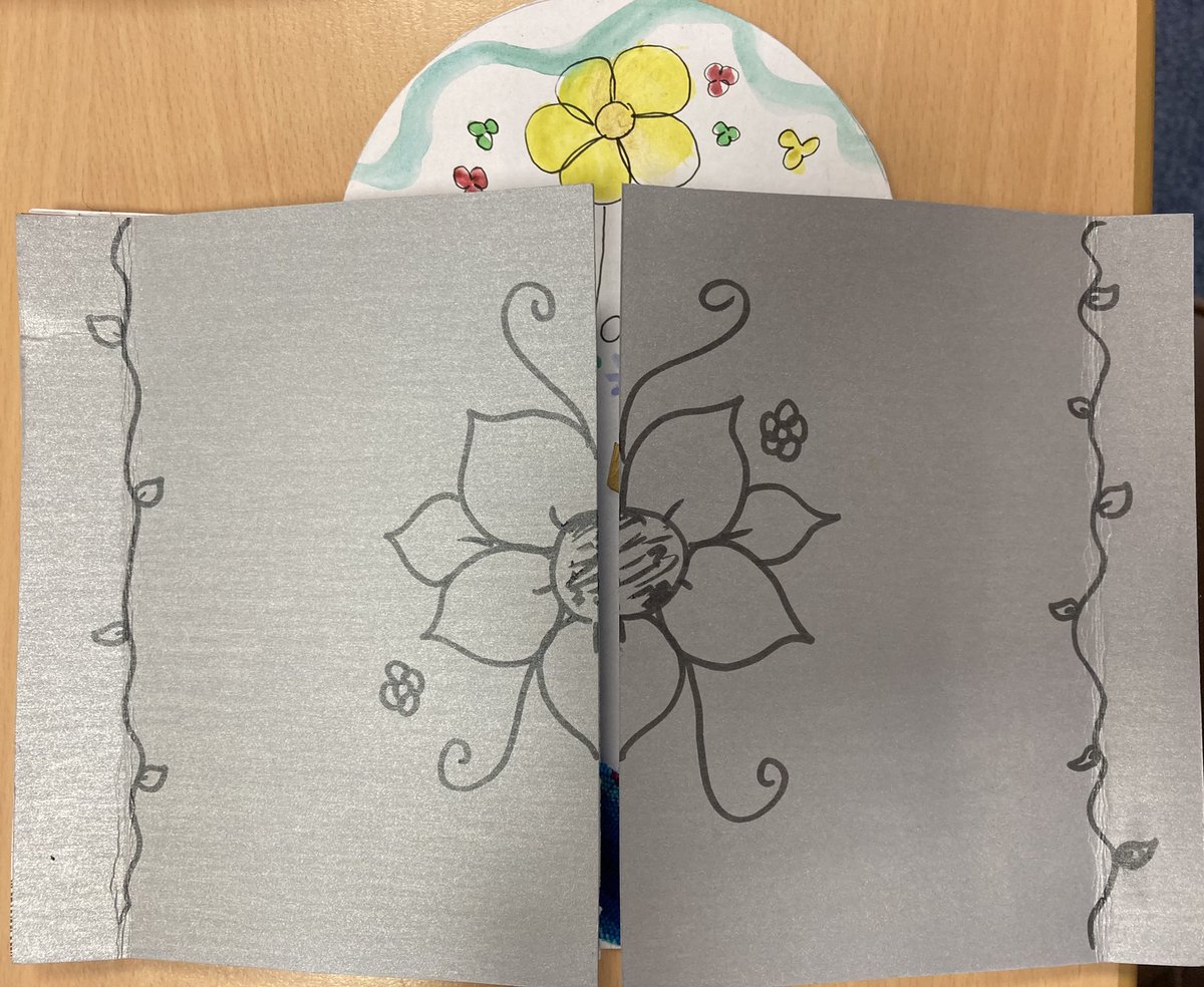 Hyndland_ML's tweet photo. Congratulations to the following pupils who took part in our Christmas card competition:

🎄Jodie Sumpter
🎄Olivia Wilson
🎄Martha Watters
🎄Cristina Biguzzi

The ⭐️ stand out ⭐️ winning entry (see pictures) was by our S1 pupil
🎄Esther Del Castillo https://t.co/lT3er2jI5R