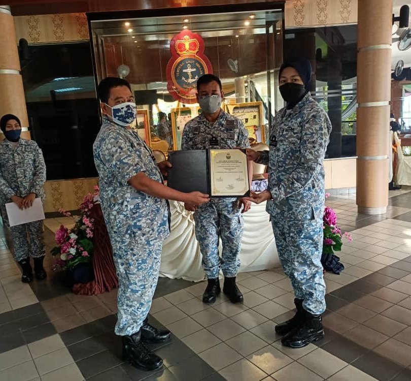 Isnin, 13 Dis 21 - Majlis Serah Terima Tugas Pegawai Tadbir Operasi, Lt Roslan bin Jusoh TLDM kepada Lt Kdr Norma binti Mahmood TLDM disaksikan oleh Pegawai Memerintah WS, Kdr Nor Azmi bin Md Yunos TLDM.

Jutaan terima kasih diucapkan atas khidmat bakti yang dicurahkan.