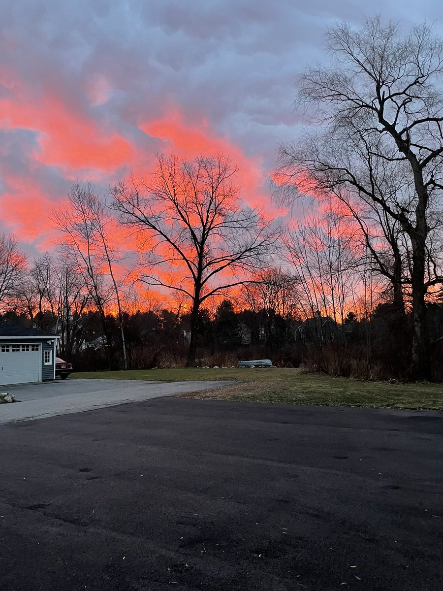 jensoderburg's tweet photo. @sarahwroblewski @wbz @museumofscience Salem, NH. No filter needed! https://t.co/MgnvstsSmj