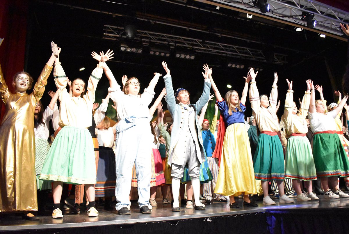 HavenHigh's tweet photo. What a great winter production we had at Haven High Academy this year. Here are some photos from our showings. It was a pleasure to watch this production and we would like to thank all staff and students that made this possible. #HavenPride #SnowWhite #TeamVoyage https://t.co/tqYxwKPIZ2