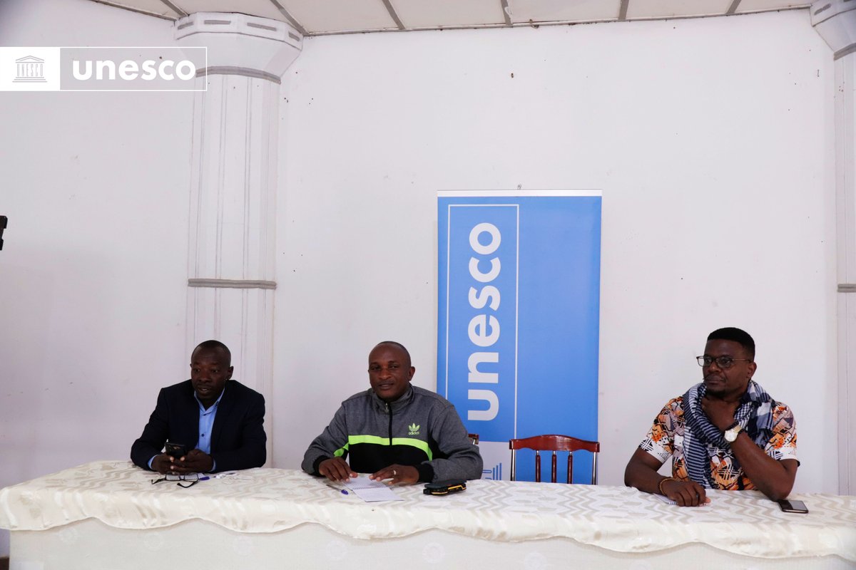 unescobdi's tweet photo. 🔴@unescobdi en collaboration avec @PanosLacs et @afjo_bdi ont organisé des sessions de plaidoyer et de mobilisation sociale en faveur de l’amélioration de la participation communautaire à la vie des radios locales au #Burundi du 10 au 11 décembre 2021.
@UnescoYaounde au #Burundi https://t.co/BVLKHiFJXj