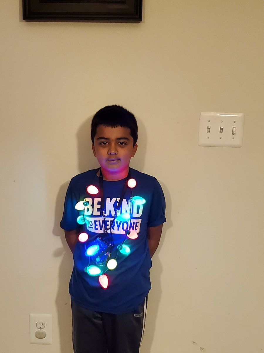 ManasaPeri's tweet photo. Bling day!! #gpesspiritweek @GoshenPostES @MsDawsonGPE https://t.co/3BQfwINatq