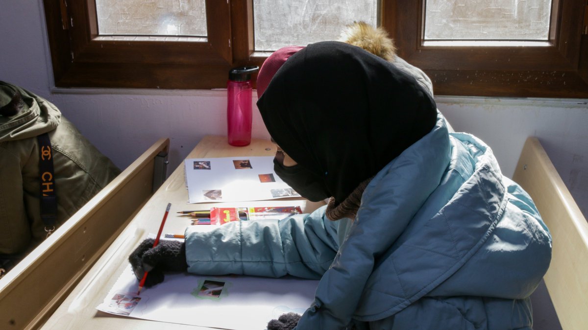 IOM_Libya's tweet photo. In the lead up to #InternationalMigrantsDay, IOM conducted an art-based psychosocial workshop for a group of 15 adolescents between the ages of 12 to 17, at the World of Letters International School in Tripoli.
#safemigration #IMD2021 #IOMLibya https://t.co/EekcbiRtJt