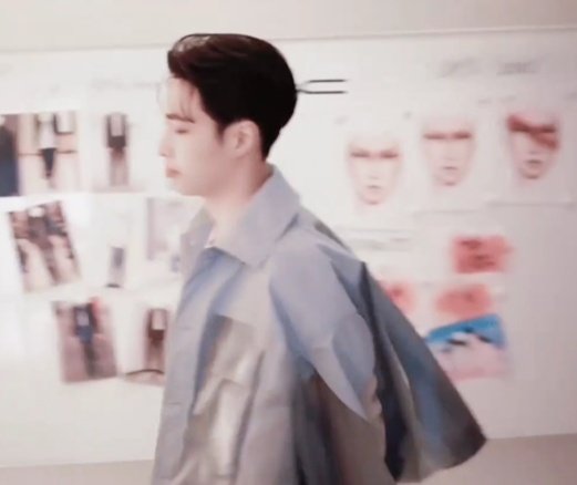 layge_143's tweet photo. Tell me @layzhang https://t.co/3XlMgSTAf6