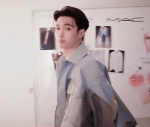 layge_143's tweet photo. Tell me @layzhang https://t.co/3XlMgSTAf6
