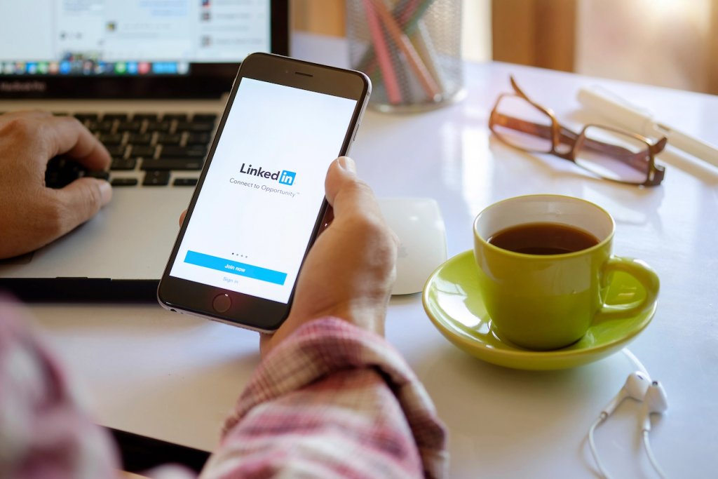 ICSCareerGPS's tweet photo. Points to remember while using LinkedIn to get your dream job: https://t.co/PQWQuaIZEN
(Career Trends)
Curated by Team ICS
Subscribe: https://t.co/vTaB5jTvDu
#linkedin #linkedinjobs #dreamjob #findyourdreamjob #linkedinprofile #linkedinjobsearch #careertrends #ics #icscareergps https://t.co/y8LMMJIblg