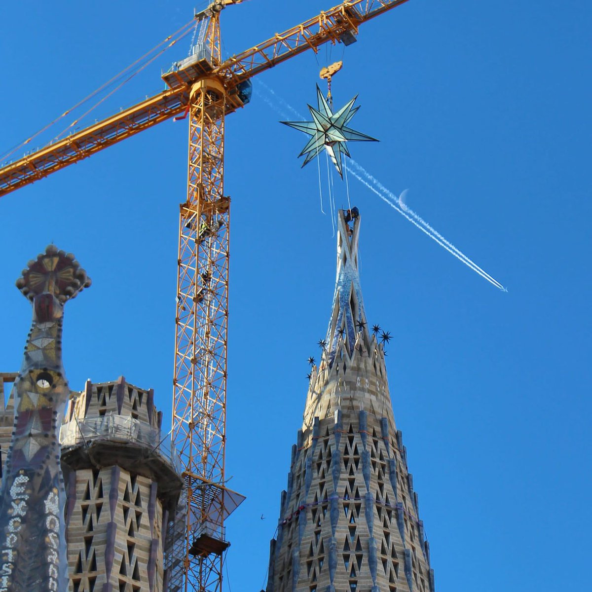 applus's tweet photo. Our colleagues at #ApplusLaboratories, a trusted partner for #SagradaFamilia throughout the years, were in charge of the #inspection of the star on the tallest tower and the validation of its #safety.

Read the news: https://t.co/8vcDPz7ceV 

#structuraltesting #windresistance https://t.co/LbMpHluPij