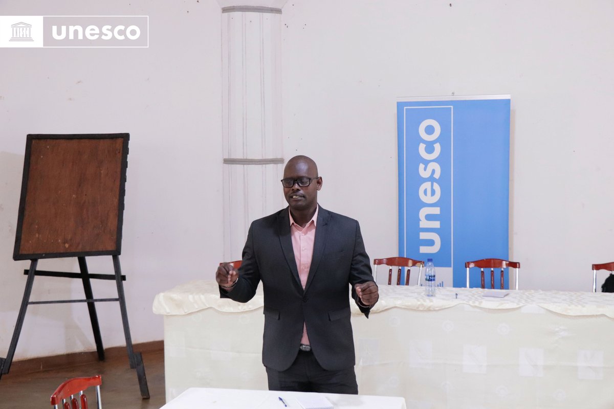 unescobdi's tweet photo. @UEauBurundi @DDzounesse L’atelier avait pour but d’échanger sur un plan de mobilisation des ressources locales pour la vie des radios locales et d’accompagner et développer les compétences des acteurs de l’administration et associatifs impliqués dans le développement de la région. https://t.co/cycWJsA3Lz