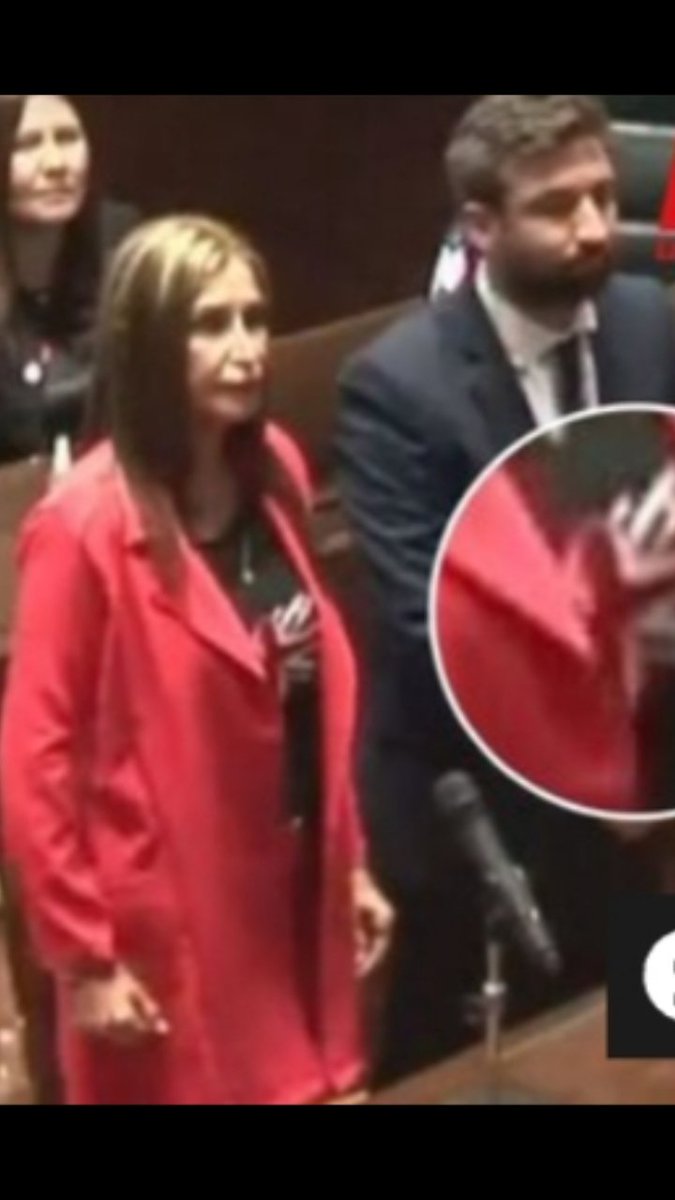 Qué falta de respeto para nuestros veteranos y caídos en Malvinas .

Sabrina Ajmechet
( las Malvinas no son ni nunca fueron Argentinas )  
Patricia Burlich  ( Las Malvinas se las podriamos dar por Vacunas)   Norma Sawicz con su 
remera 🇬🇧 👇👇
