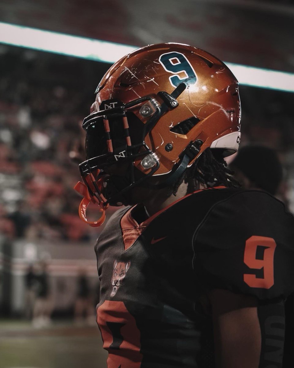 BigelowMekhi's tweet photo. I wanna thank everyone that played a roll in this journey I appreciate the time in effort you guess put in it was fun while it lasted #9out @JCCougarsFB @NGhighlights @kenzlenzz https://t.co/K4GTviUQuz