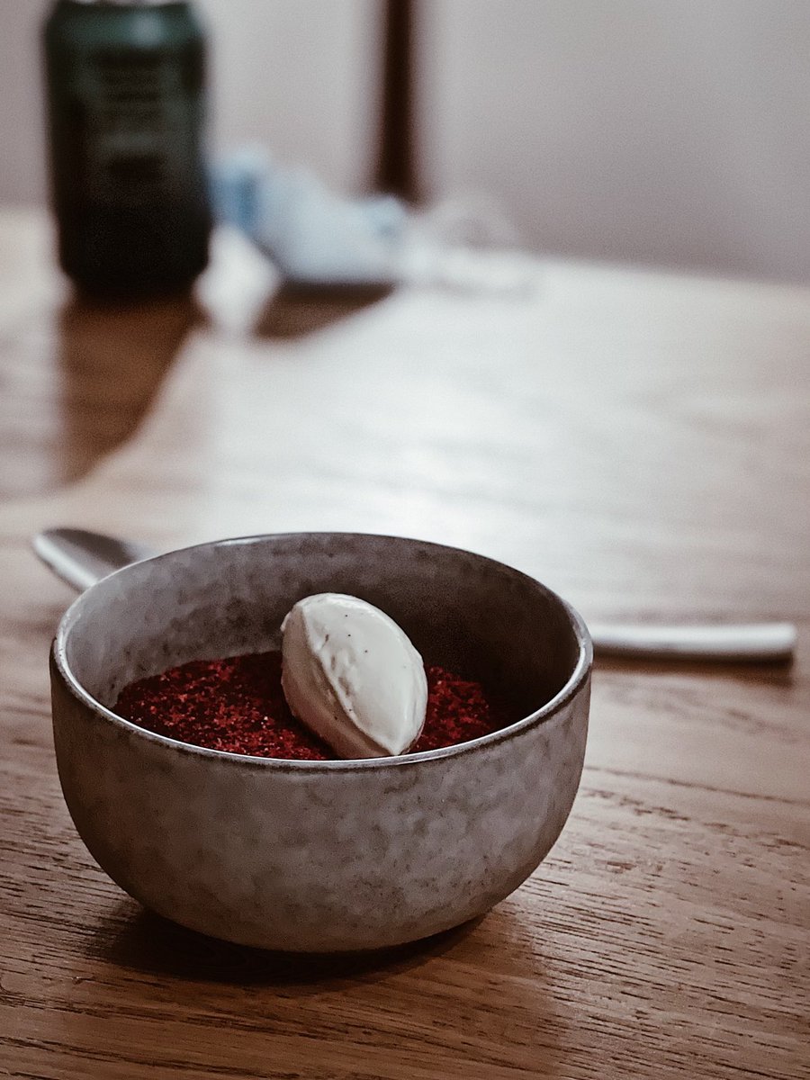 leeskeet's tweet photo. Have you tried the #40days40nights dessert? Fancy learning to make it at home?
Next Wednesday 22nd December I’ll be on @BBCRadioWales #midweekmenu to have a chat with @behnazakhgar about my food, what I’ve got coming next, and to share this recipe, from 2.15pm https://t.co/1zS8gXbUEW