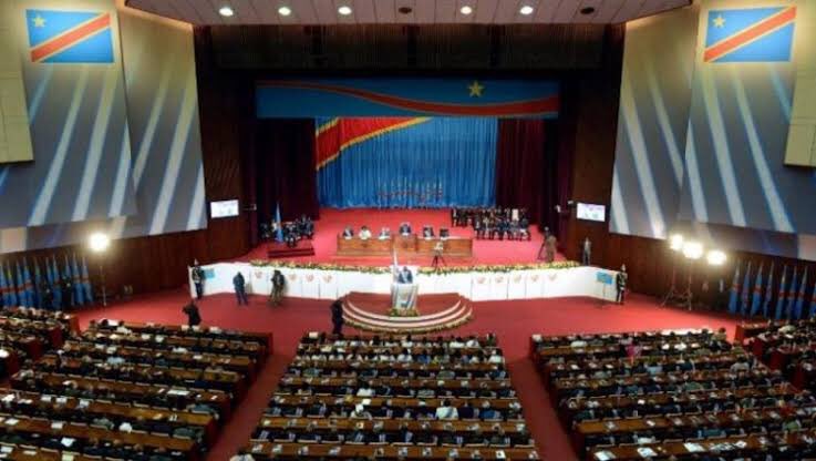 SolangeKakule's tweet photo. #RDC: Un discours plein d’orgueil et de suffisance. On entendait trop de Je...je...je...Tshisekedi ne s’est pas considéré comme le Serviteur de la nation, plutôt comme un monarque qui  considère la nation comme étant à genoux à ses pieds. @fatshi13 @DeniseNyakeru @Presidence_RDC https://t.co/ruahRG4w5I