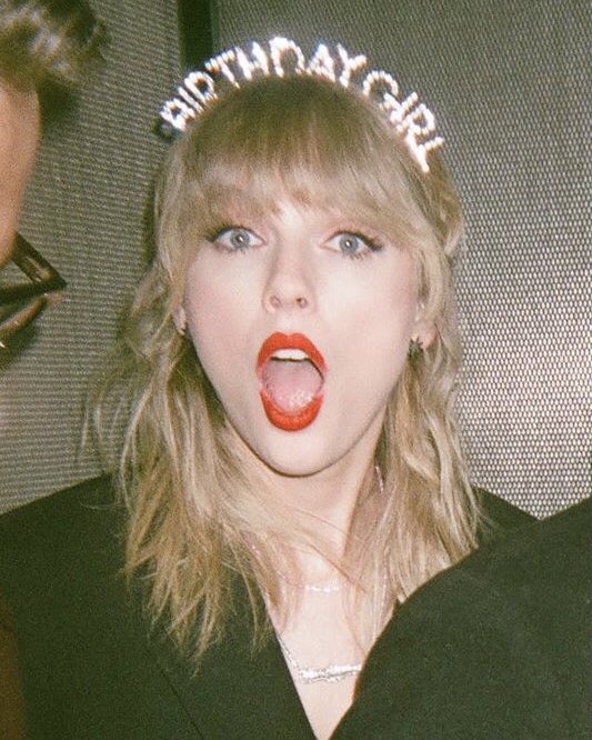 hourly taylor tweet media