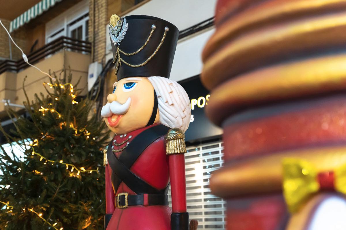 ComercioDB's tweet photo. Tu mejor regalo, Don Benito, tus planes esta Navidad 🎄 están en esta localidad. Te invitamos a visitarnos y a disfrutar de sus luces navideñas #LoTienesQueVivir https://t.co/NUaGoH5jor