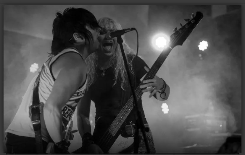 SHSbell's tweet photo. The AI🤖’s selection for the 12/13/21 SHS Minute Bell Song is “All I Want For Christmas Is You” by @TheDollyrots ( Kelly Ogden and Luis Cabezas) 🤖🎄🐰🤖🎄🐰🤖🎄🐰🤖

https://t.co/Baa2dUfjCB https://t.co/QV4h4YHBdY