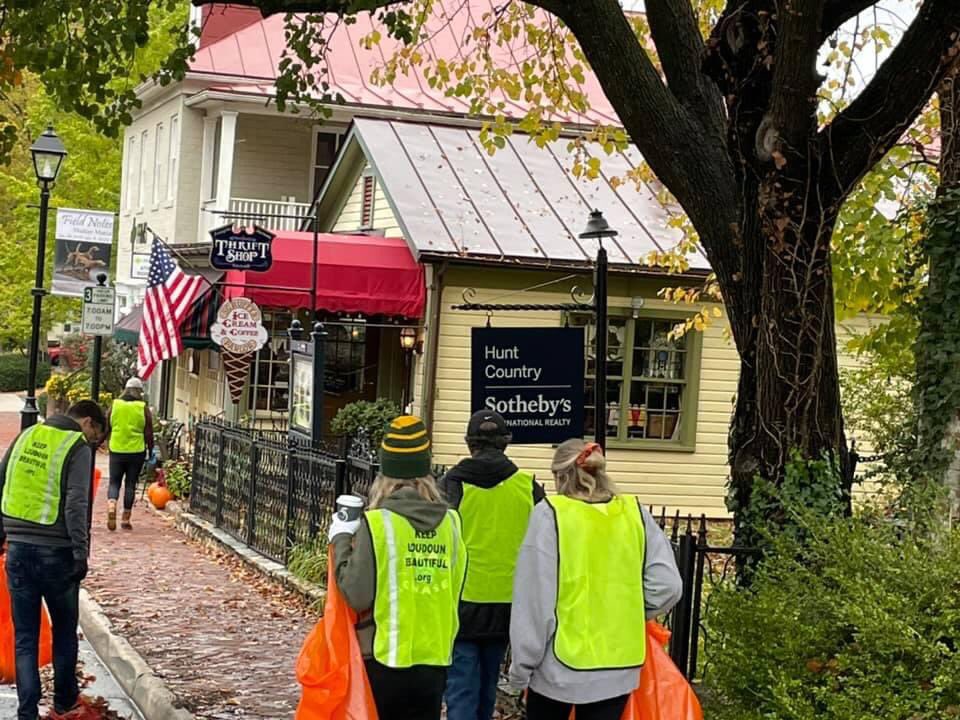 GoGrnMiddleburg's tweet photo. This historic town really does have wonderful citizen volunteers as evidenced once again by the turnout at our recent fall cleanup. Thanks everyone! https://t.co/QCAgbtFWvD