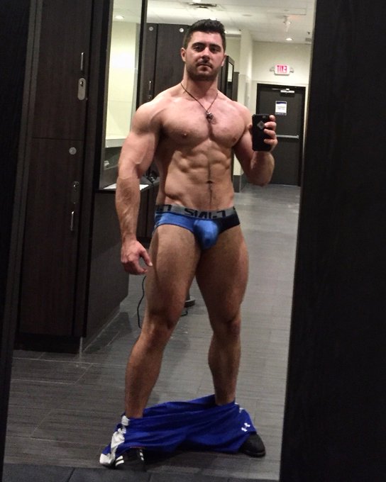 Throwback to the last time I weighed 200 lbs. August 2016 😳 https://t.co/r8PsnEkDYY<a href="/tag/flexfriday"class="tags"><span>#flexfriday</span></a>