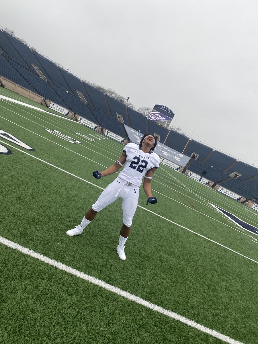 I am a Yale football player💪🏾 <a href="/yalefootball/">Yale Football</a> <a href="/kate_moff/">Katie Moffett</a> <a href="/SplitterNation/">Lincoln Athletics</a>