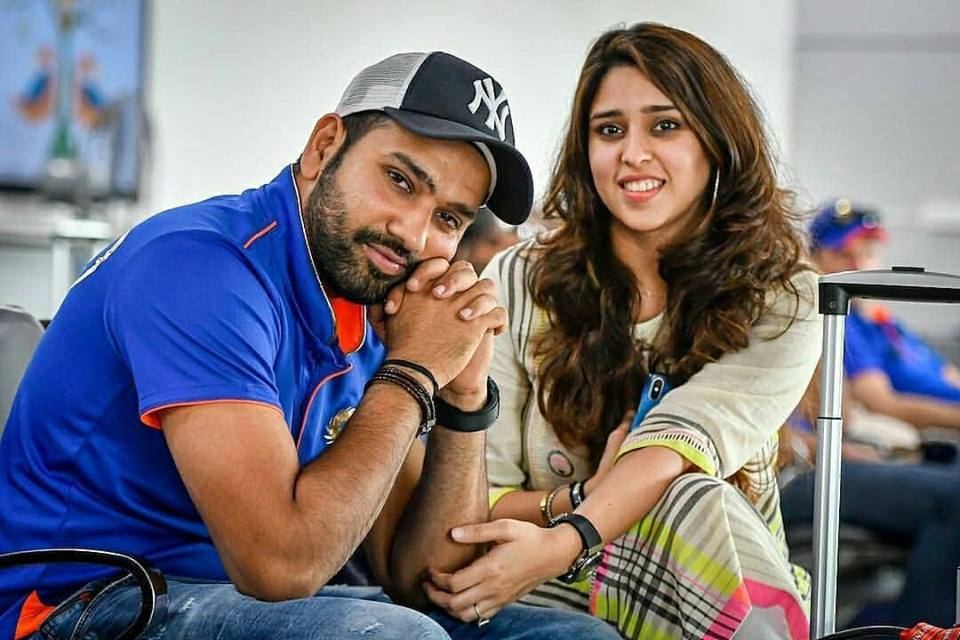 sachinfan1045's tweet photo. Happy wedding anniversary @ImRo45
and @ritssajdeh โค๐#6YearsOfRohika https://t.co/YCcrlAnjSv