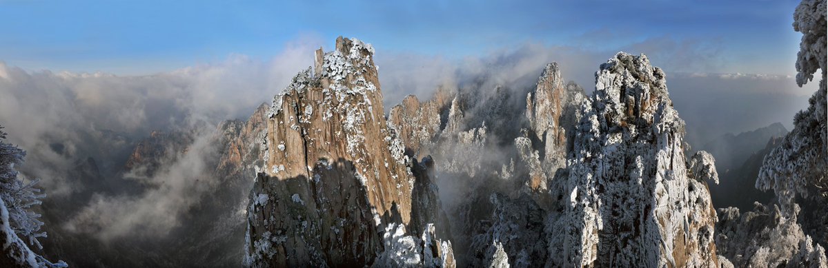 TravelHuangshan's tweet photo. The magnificent Huangshan meets ice and snow, and nature creates a beautiful winter picture that stretches like an ink painting.(Photo by Bin Xu) #WinterIsComing #snowyspace https://t.co/MQlmb8Y5ha
