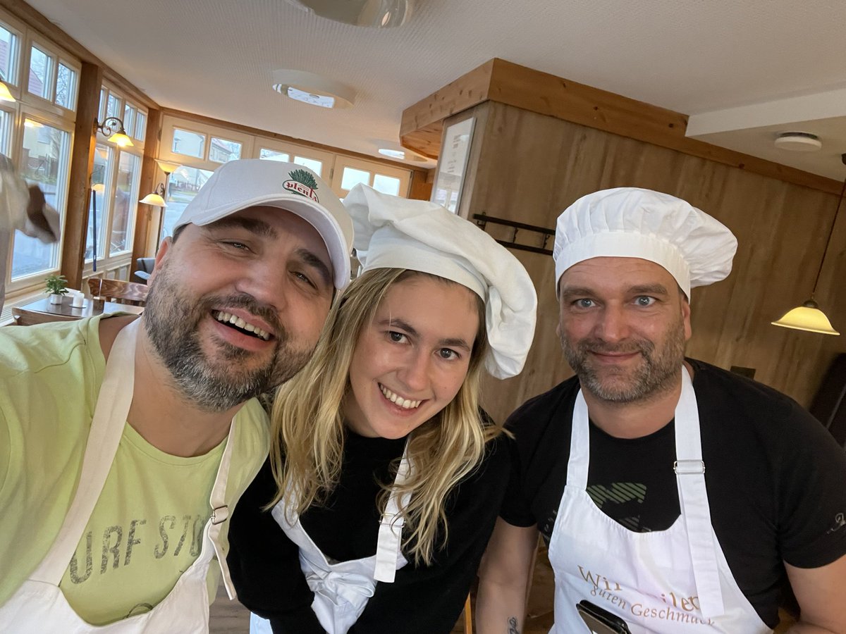 Sebastian Morgner (@smorgner7) on Twitter photo Nach #Rathenow kommt #Schwante - Plätzchen backen mit der #MAZ für den guten Zweck! Gemeinsam mit <a href="/CSjournalist/">Christin Schmidt</a> und <a href="/misformuse/">Franziska von Werder</a> Nach #Rathenow kommt #Schwante - Plätzchen backen mit der #MAZ für den guten Zweck! Gemeinsam mit <a href="/CSjournalist/">Christin Schmidt</a> und <a href="/misformuse/">Franziska von Werder</a>