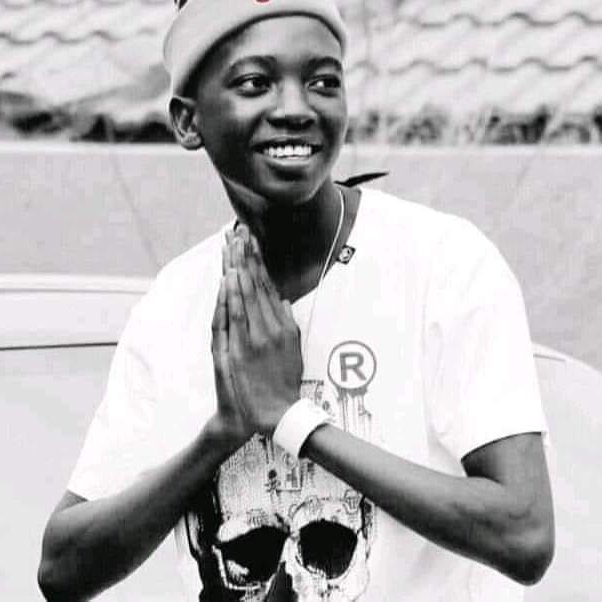 ThobelaFMYaka's tweet photo. Re gopola #lilMeri lehono mo go #Ntšhirogele. Moya wa gagwe o robale ka khutšo #RIPLilmeri
Theeletša mo go 87.6 - 92.1 📻 | https://t.co/Gq4Fo5IEuN https://t.co/qFgG71tk0S