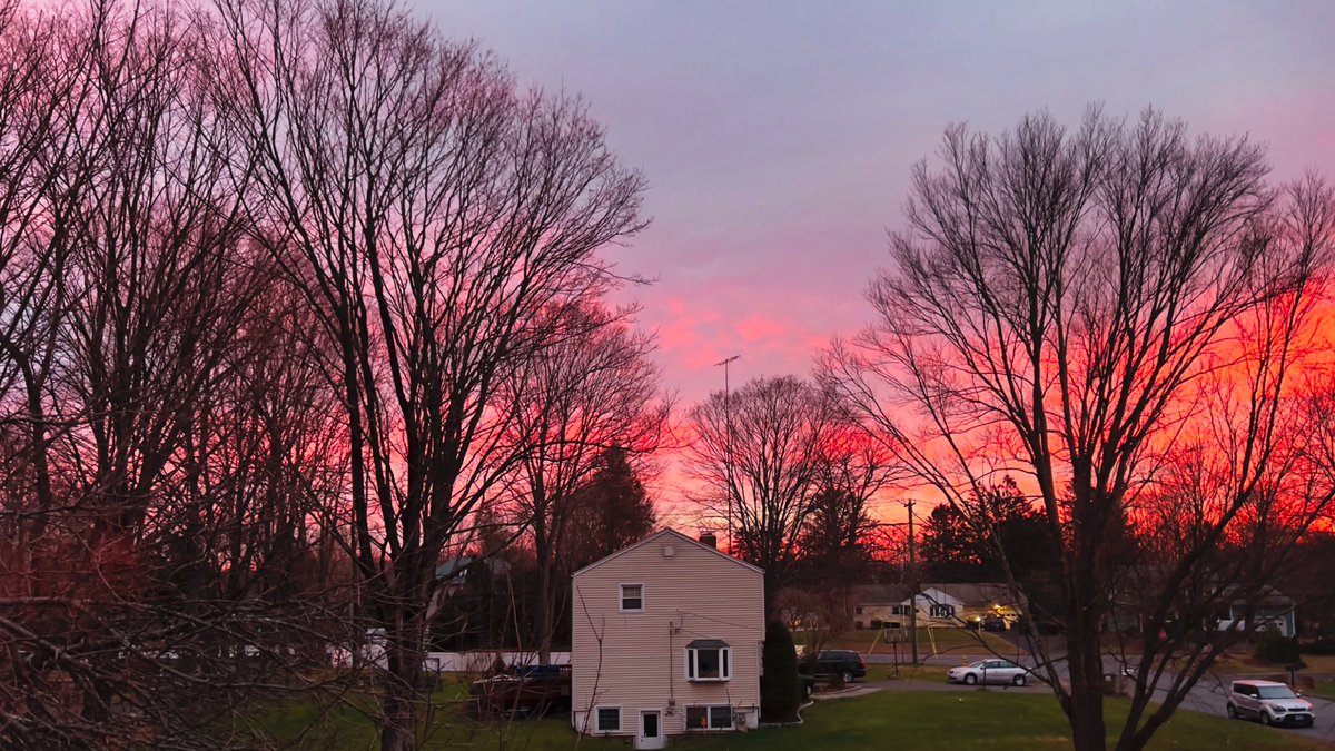 mchesner's tweet photo. Brilliant #red #sunrise this morning over #TrumbullCT. #dawn #twilight #redinthemorning https://t.co/8eXNUvIiuw