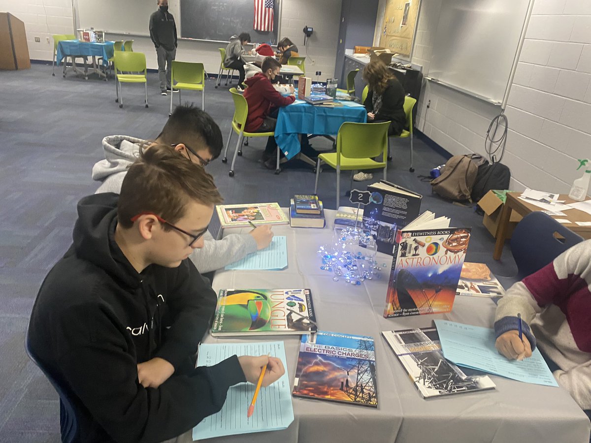 BearsIMC's tweet photo. Check out @brockahoover's classes participating in a Science Book Tasting! @EtownAreaMS https://t.co/qGxFlMIfPK