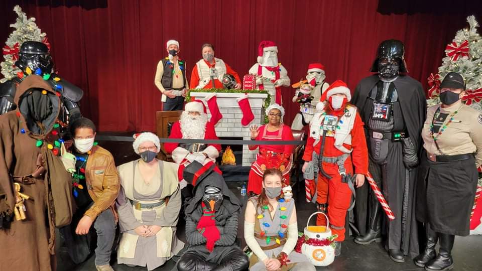 Bloodfin's tweet photo. This past Saturday (12-11-21) the Bloodfin Garrison teamed up with Rebel Legion Mos Espa Base for Breakfast with Santa at the YMCA at the Athenaeum .
#BadGuysDoingGood #MosEspaBase #starwarsindiana #501st #rebellegion #santaclaus https://t.co/Q25mTGUjll