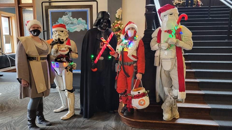 Bloodfin's tweet photo. This past Saturday (12-11-21) the Bloodfin Garrison teamed up with Rebel Legion Mos Espa Base for Breakfast with Santa at the YMCA at the Athenaeum .
#BadGuysDoingGood #MosEspaBase #starwarsindiana #501st #rebellegion #santaclaus https://t.co/Q25mTGUjll
