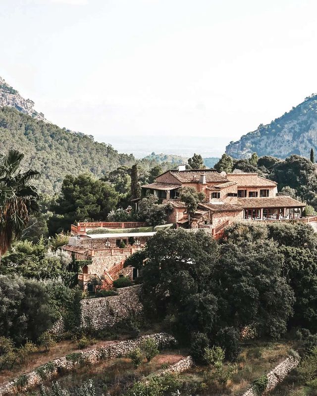 VisitValldemoss's tweet image. 🔸 Valldemossa, un lugar lleno de magia en la Serra de Tramuntana.  ⭐️ 
 
🔸 Valldemossa, un lloc ple de màgia a la Serra de Tramuntana. 🍂

🔸 Valldemossa, a place full of magic in the Serra de Tramuntana. ⭐️

🔸 Valldemossa, miejsce pełne magii w Serra de Tramuntana. 🍂