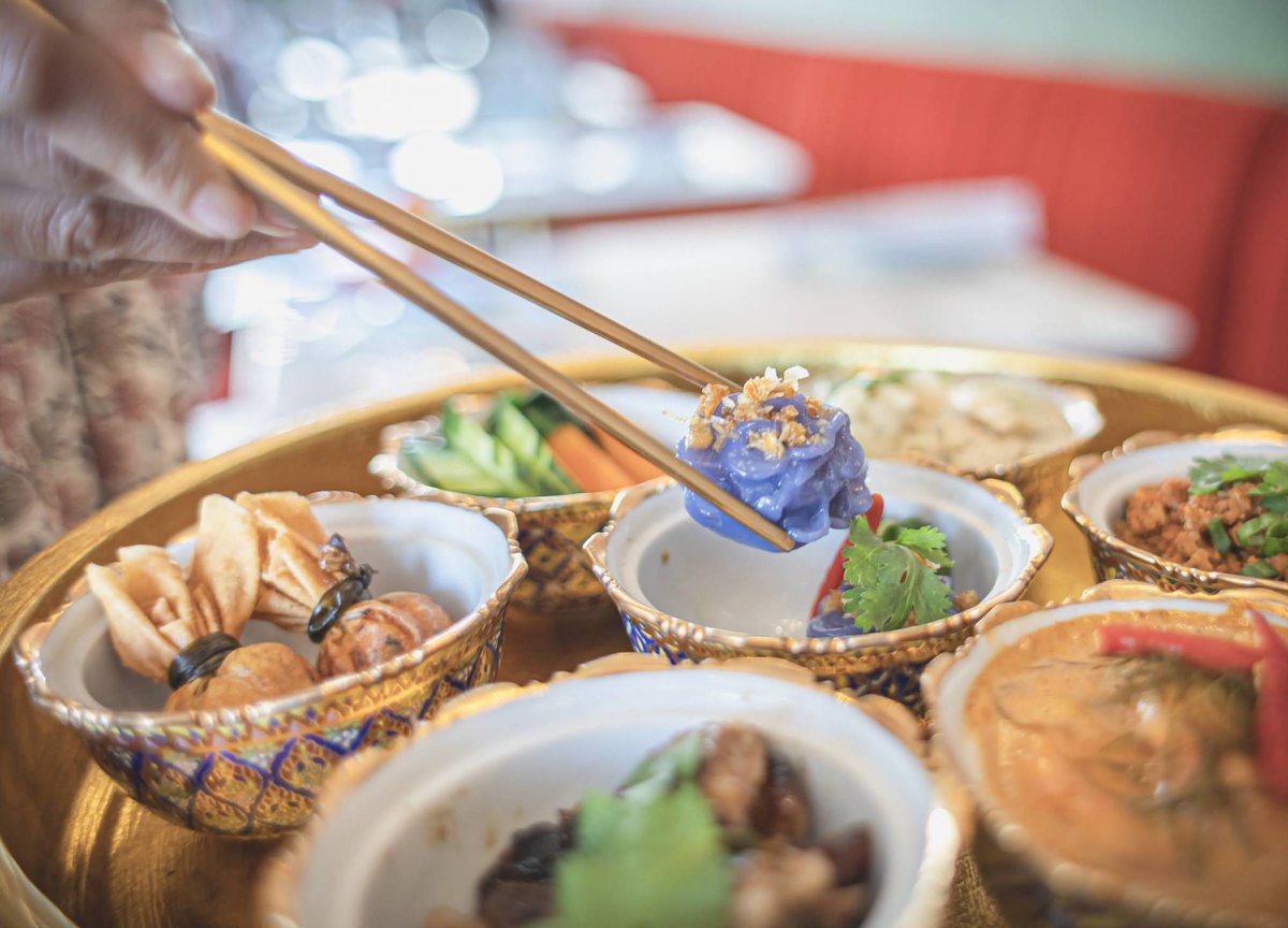 kindeehouston's tweet photo. 👉 Family Style Khan Tok Plater, come experience many of Kin Dee signature dishes in one platter. Only on Monday and ask our server about family style meal! 👈 #KinDeeThaiCuisine 🏂🎉 #theplacetobe https://t.co/o7pKNUtbO7