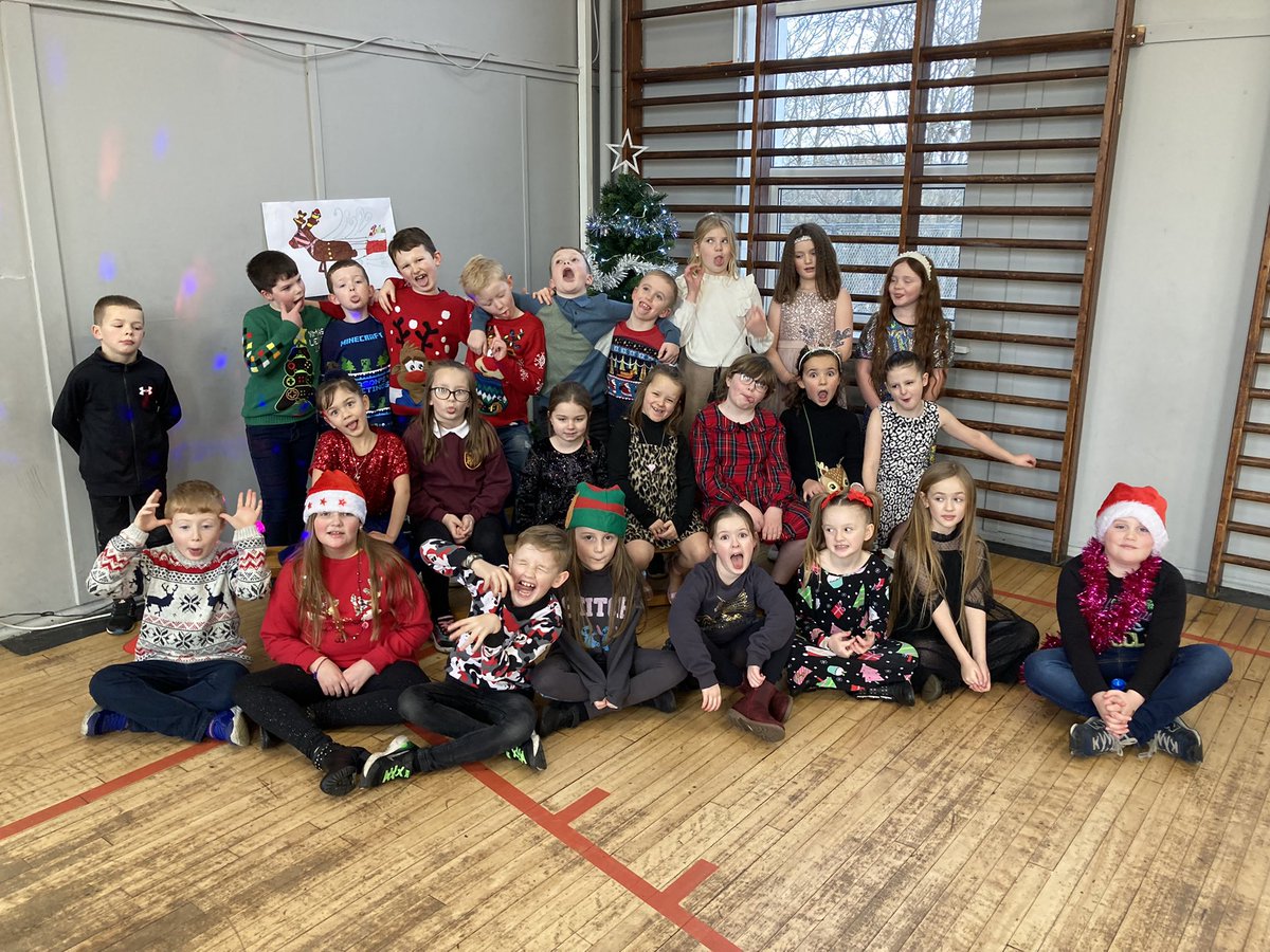 MissBinnieP1B's tweet photo. All ready for our Christmas party!! 🎅🏼✨❄️ https://t.co/94ZmZ0E9N3