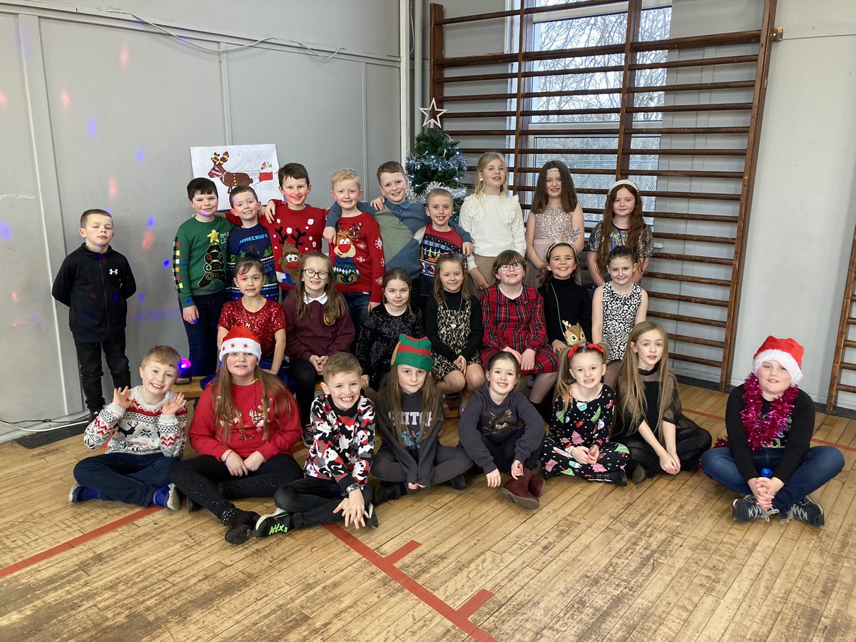 MissBinnieP1B's tweet photo. All ready for our Christmas party!! 🎅🏼✨❄️ https://t.co/94ZmZ0E9N3
