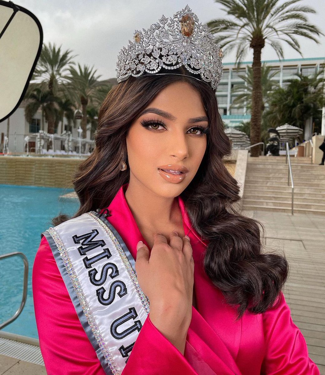 𝗟𝗢𝗢𝗞 | Newly crowned queen Harnaaz Sandhu is ready for her first day as #MissUniverse 2021!

Makeup: @andresfelipeofficial @mubacosmetics 
Hair: @bryannbonilla

#70thMissUniverse #MissUniverse2021 #MissUniverso #MissosologyBig5 #PageantsThatMatter #RelevantPageants https://t.co/M8yHASYeiq.