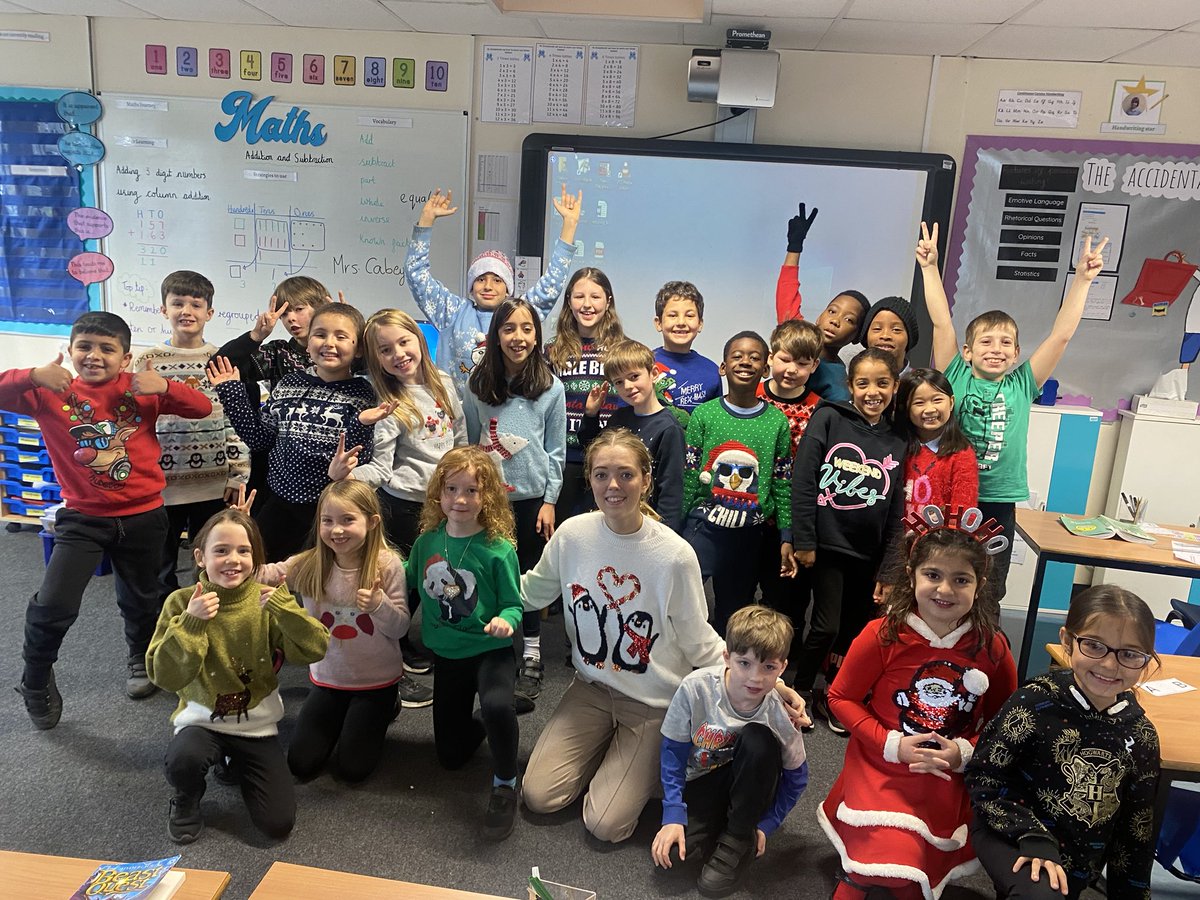 MissN0Donnell's tweet photo. 3B have been feeling very festive! We loved watching Jack and the Beanstalk at Hackney Empire! 🎭 Today we wore our Christmas jumpers and ate a delicious lunch 🎄 ☃️ @Grazebrook_Pri https://t.co/mi4fAVf3ht