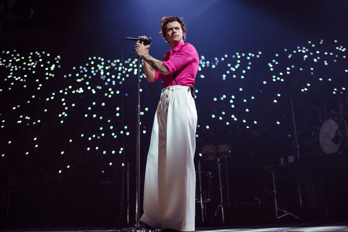 onthisdayharry's tweet photo. On this day: | Harry Styles onstage at the forum on December 13th 2019 on the day of the release of Fine Line. | https://t.co/WccGqqFVxq