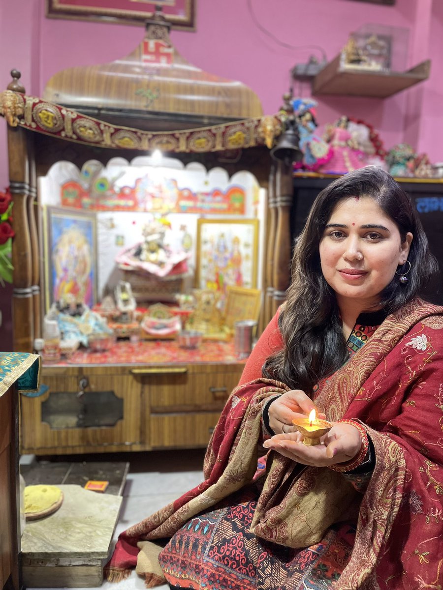 monikakalher's tweet photo. आज प्रधानमंत्री माननीय नरेंद्र मोदी जी द्वारा काशी विश्वनाथ मंदिर को पुनर्जीवित करने के उपलक्ष्य में अपने आवास पर बाबा विश्वनाथ जी के नाम का द��या जलाया। प्रधानमंत्री जी को इस पुण्य कार्य हेतु तहे दिल से धन्यवाद।🙏🏻🙏🏻 @geetashakyaUP @sunilbansalbjp @swatantrabjp @narendramodi https://t.co/XLGDIS6Kws