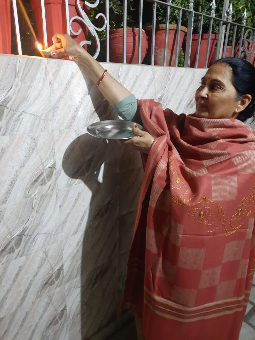 monikakalher's tweet photo. आज प्रधानमंत्री माननीय नरेंद्र मोदी जी द्वारा काशी विश्वनाथ मंदिर को पुनर्जीवित करने के उपलक्ष्य में अपने आवास पर बाबा विश्वनाथ जी के नाम का द��या जलाया। प्रधानमंत्री जी को इस पुण्य कार्य हेतु तहे दिल से धन्यवाद।🙏🏻🙏🏻 @geetashakyaUP @sunilbansalbjp @swatantrabjp @narendramodi https://t.co/XLGDIS6Kws